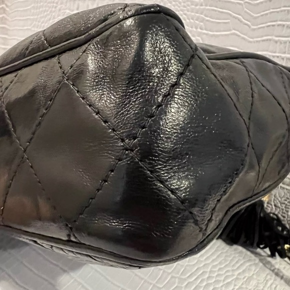 CHANEL Black Crossbody Bag with Quilted Leather and Chain Strap - Picture 5 of 16